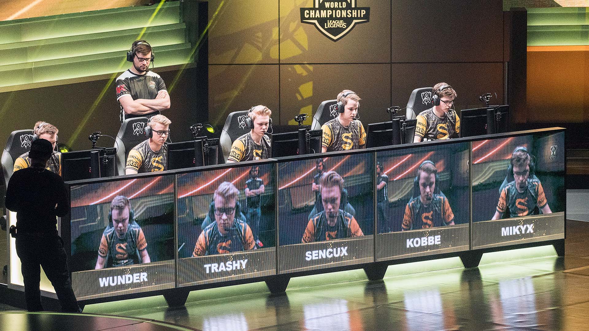 Regal Teams Up with Riot Games and Lexis Partners for Live League of  Legends World Championship Final - Boxoffice